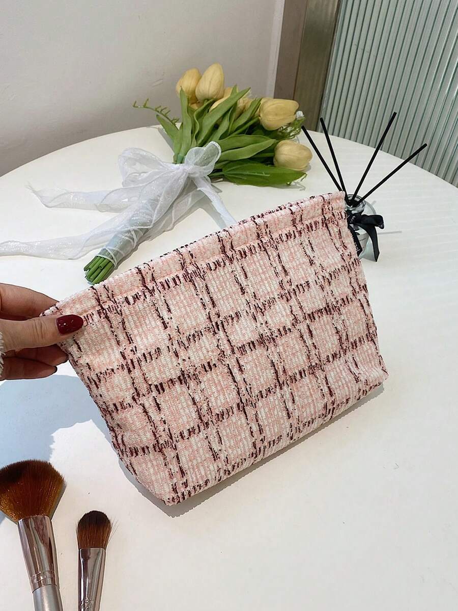 新款粉色格紋圖案可愛化妝包手拿包化妝袋,灰垂線布料舒適大容量耐用便攜,假日旅遊必備儲物袋,帶拉鍊洗衣袋,宿舍必備化妝用品收納袋 ─ 女孩禮物、情人節禮物