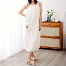 1件造型可愛兔子圖案的多功能裙式浴袍,珊瑚絨面料,柔軟舒適、快乾、親膚不刺激,耐褪色 - 白色 - 查看 1