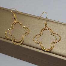 1pair European And American Style Exaggerated Gold Plated Double Ring Rotating Clover Earrings, Suitable For Daily Wear, Business Meetings, Dates, Beach Vacations, And Other Occasions - Gold - View 4