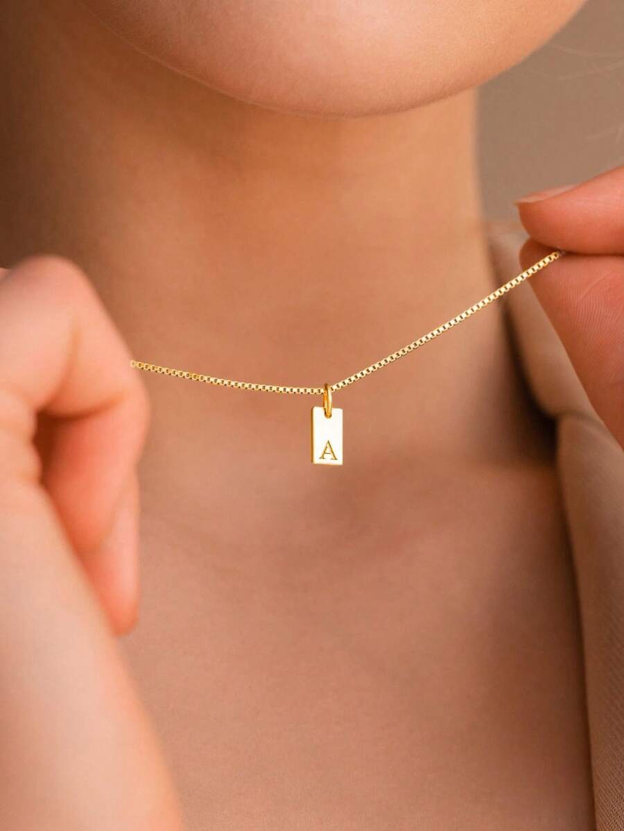 1 st. Delikat & Minimalist S925 Silver Fyrkant Halsband Hängsmycke Med Text Detalj , Bra Jubileumspresent För kvinnor - Guld - Visa 1