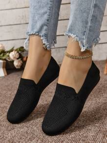 夏季中年和老年女性透氣北京布鞋,中空鞋面平底防滑鞋