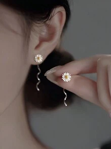 1pair Fashionable Simple Sunflower & Daisy Flower Ear Threader Earrings, Gift For Festival & Parties, Luxury Daily Wear, Retro Look, High-End Silver Jewelry - Silver - View 1