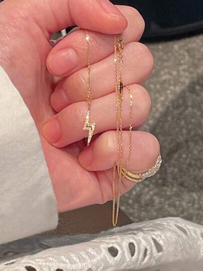 BALMORA 1 st. Enkel Lyxig & Personligt anpassad S925 Sterling silver Blixt Form Design Med Full Kubik Zirkonium Kvinnors Nyckelben Halsband , Lager Presenter För Dagligt slitage