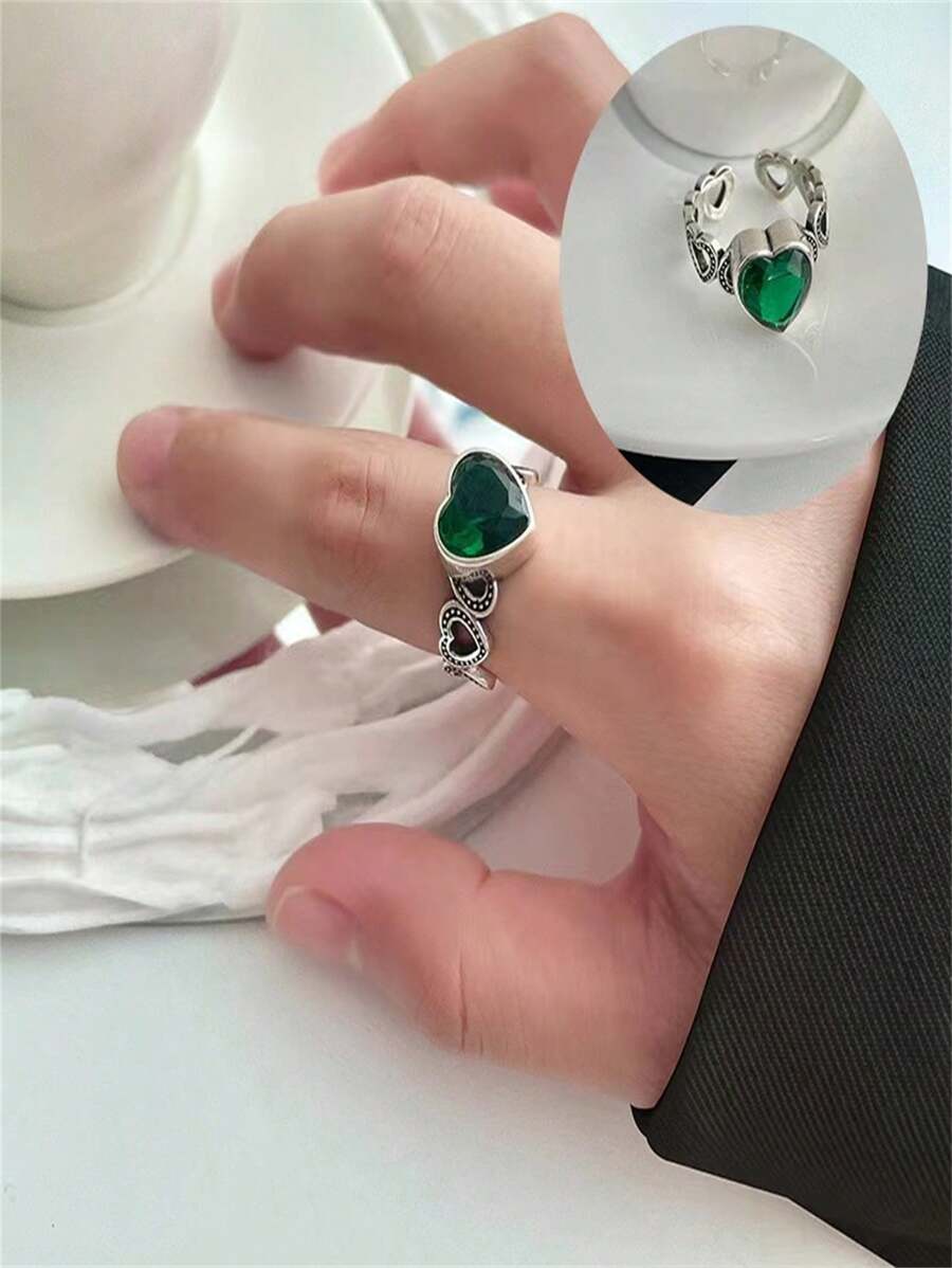 An Emeramental Emerald Love Ring Is Suitable For Elder Sisters. - Green Love Ring - View 1