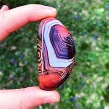 1塊天然瑪瑙石頭,可用於裝飾和按摩。每塊石頭都有獨特的花紋和形狀。隨機選擇發貨 - 彩色 - 查看 2