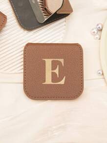 1 Gương trang điểm gấp bằng thép không gỉ với chữ mạ vàng cá nhân hóa, được bọc trong lớp da màu nâu sang trọng. Món quà hoàn hảo dành cho mẹ, dì, bà, con gái, cháu gái, chị gái, cô dâu, phù dâu và người yêu! Lý tưởng cho các dịp như lễ hội, sinh nhật, đám cưới, Ngày của Mẹ và Ngày Valentine, món quà chu đáo và tinh tế này sẽ tô điểm thêm nét quyến rũ cho những khoảnh khắc đặc biệt của họ. - màu nâu - Xem 26