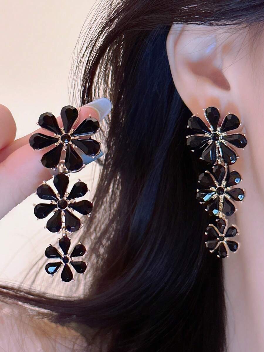 1 Par De Aretes Con Forma De Flor Negra - Negro - Ver 1