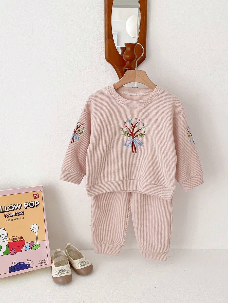 Conjunto de outfit de niña bebé que incluye sudadera de punto de gofre con bordado de ramo y estilo colegial - Rosa - Ver 1