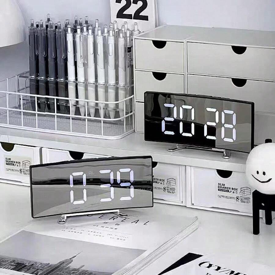 1pc Digital Led Mirror Table Electronic Alarm Clock, Large Screen LED Curved Electronic Clock, S Snooze Display Time Night Light Desktop USB Alarm Clock, Mute Alarm Clock, Clock Display Date 12/24 Hours For Room Decor, Home Decor, Bedroom, Office(Batteries Not Included)