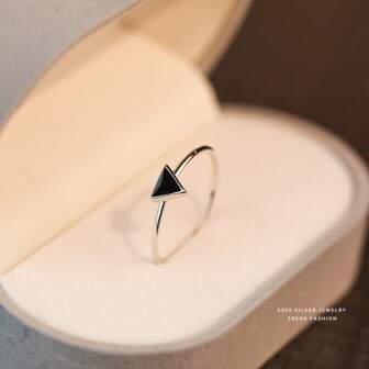 純銀方晶鋯石裝飾三角形圓環