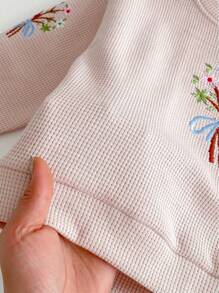 Conjunto de outfit de niña bebé que incluye sudadera de punto de gofre con bordado de ramo y estilo colegial - Rosa - Ver 5