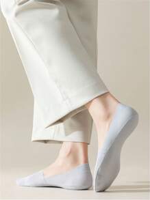 2/4/5 pares de calcetines invisibles de barco de seda de hielo absorbentes para hombre con fondo de toalla de unicolor y suela de silicona antideslizante (sin tarjeta de papel)
