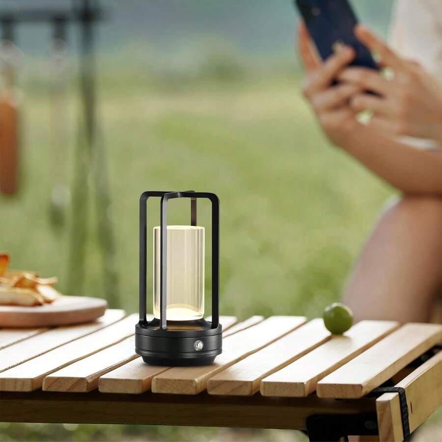 WeiSpecia 適用於室內/室外的便攜式金屬檯燈,可充電無線 Led 燈,3 色無限調光電池供電小檯燈,餐廳/臥室/酒吧/咖啡廳/露營燈 - 黑色 - 查看 1