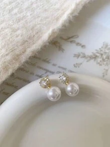 1 paire de boucles d\"oreilles clou en perles fausses et en cristaux blancs délicates, magnifiques et personnalisées, de design simple et à la mode pour bijoux de femmes