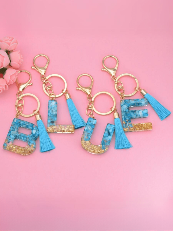 1 قطعة سلسلة مفاتيح بشكل حرف أولي للحروف للفتيات والنساء، سلسلة مفاتيح سوداء ذات شراشيب مناسبة للحقائب والحقائب المدرسية والظهر هدية عيد ميلاد مميزة