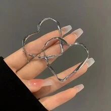 2pcs Fashionable Silver Design Inspiring Asymmetrical Hollow Out Heart Hoop Earrings Suitable For Women's Daily Wear, Dating, Party Etc. - Silver - View 2