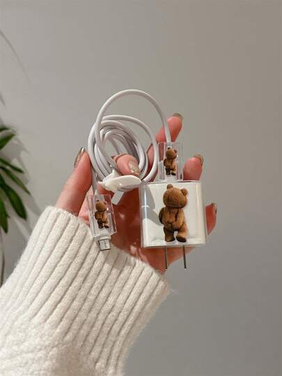 Set da 4 pezzi di custodie TPU trasparenti compatibili con caricabatterie Apple 20w, con simpatico design colorato a forma di orso. Compatibile con caricabatterie e protezione cavo dati, protezione caricabatterie