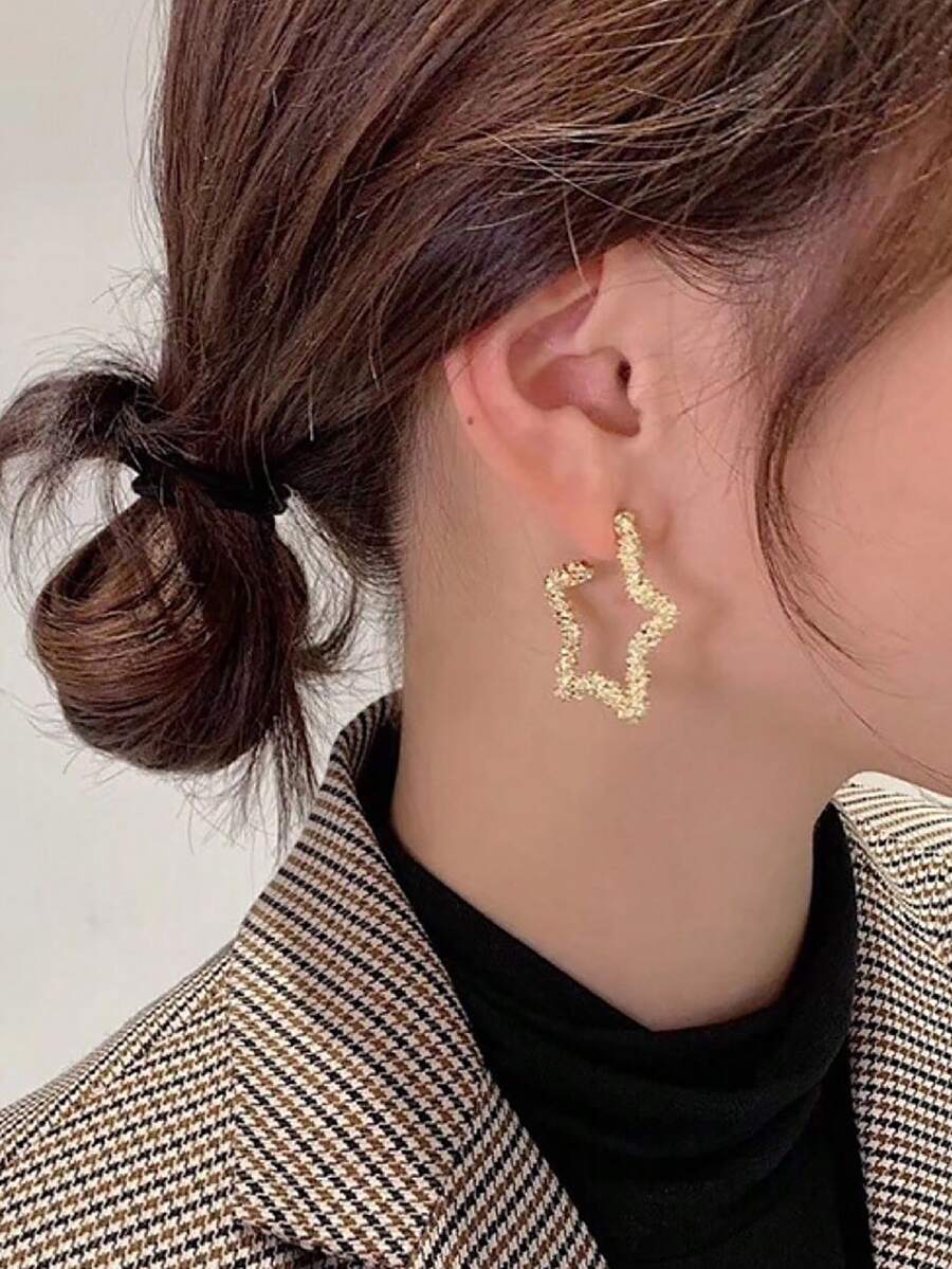 1 对欧美风格简约时尚纹理合金五角星形度假耳环女士 - 金黃色 - 查看 1