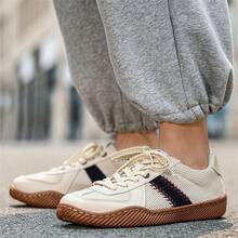 男士透氣低筒繫帶運動鞋適合跑步休閒穿著 - 米色 - 查看 2