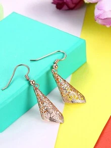 A Pair Of Conch-Shaped Hollow Earrings Earrings Small Fresh Romantic Wind Elegant Ladies Earrings Drop Earrings - Rose Gold - View 3