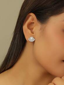 1對豪華心形立方氧化鋯與925純銀耳釘,適合日常佩戴和約會,送禮自用兩相宜 - 銀色 - 查看 1