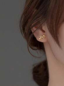 1pair Elegant & Fashionable Simple Gold Bowknot Stud Earrings - Yellow Gold - View 3
