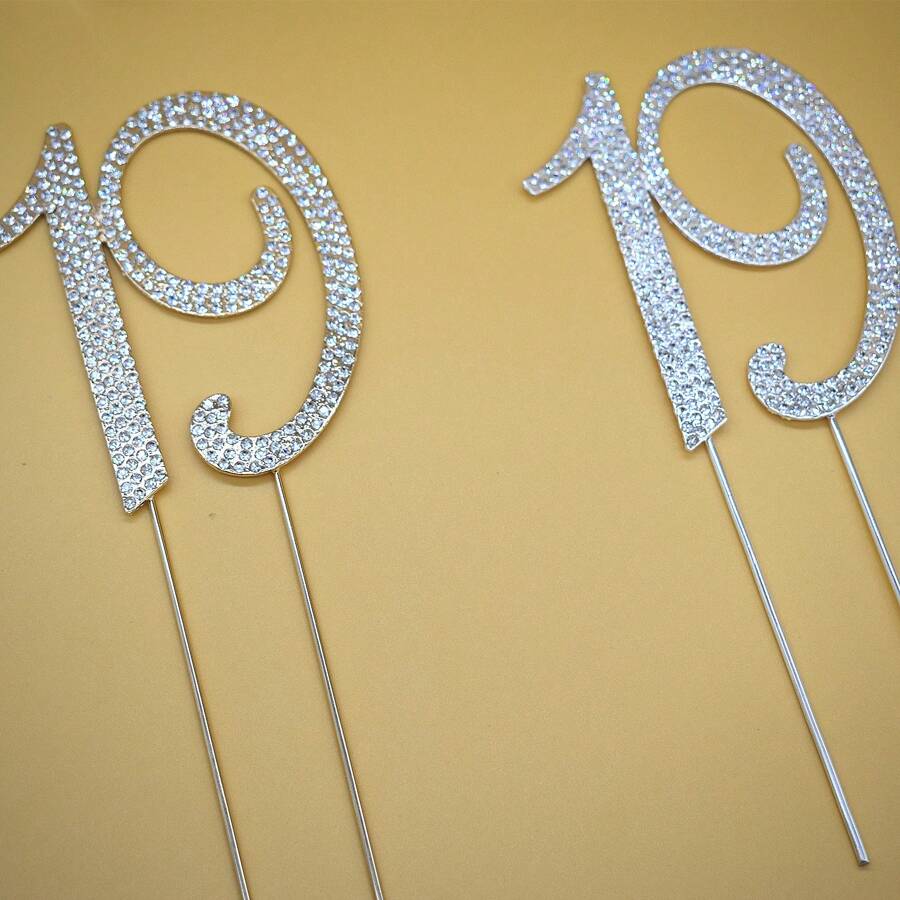 Decoración De Pastel De Cumpleaños De Zinc Alloy Y Rhinestones Para 19 Años De Edad En Fiesta De Cumpleaños (19 En Dorado) - Dorado - Ver 1