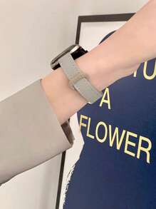 1 dây đeo Apple Watch, đơn giản và thanh lịch, tông màu lạnh, dây đeo bằng da mỏng được thiết kế cho phụ nữ trưởng thành. Sự kết hợp màu khói xám và màu mơ nhẹ nhàng làm nổi bật vẻ đẹp của phụ nữ. Thiết kế có khóa đôi và đuôi bướm, đơn giản và cao cấp; Nó nhấn mạnh vào độ thon của cổ tay và nhiều lỗ làm tăng thêm phong cách thời trang. Đừng lo lắng về kích thước, và nó có sẵn với mức giá phải chăng nhưng với phong cách sang trọng nhẹ nhàng. Dây đeo đồng hồ tương thích với dây đeo Apple Watch 9/ 8/7/6/5/4/3/2/1, 40/41/42/44/45mm/38mm - Màu Xám nhạt - Xem 7