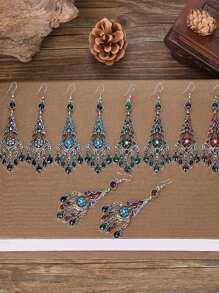 Um par de brincos femininos de diamante colorido de estilo chinês de