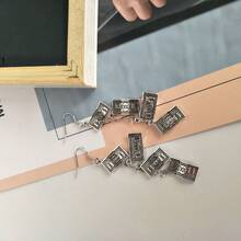 1對時尚多變的復古美元女式垂墜耳環,嘻哈風格打印長流蘇吊墜 - 復古銀色 - 查看 4