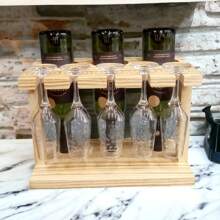 Porta vinho e taça Adega de vinho madeira Área gourmet decoração Cantinho do churrasco Decoração cozinha Adega para vinho Porta taça