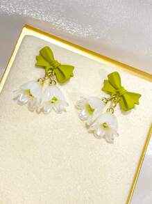 1對綠色蝴蝶結形狀耳釘和白色百合花形耳釘 - 彩色 - 查看 6