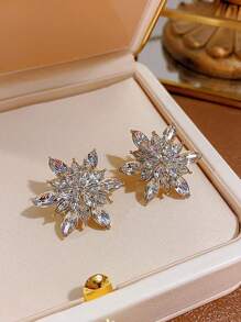 1pair Shiny Artificial Crystal Decorative Flower Earrings In Bohemian Style Fashion Gift For Girl Christmas Royal Elegant Snowflake Halloween