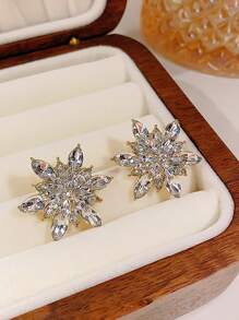 1pair Shiny Artificial Crystal Decorative Flower Earrings In Bohemian Style Fashion Gift For Girl Christmas Royal Elegant Snowflake Halloween