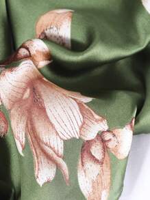 1pc Women'S New Spring & Summer Matcha Green Floral Satin Imitation Silk Square Scarf For Outdoor Use & As Valentine'S Day Gift - Green - View 3