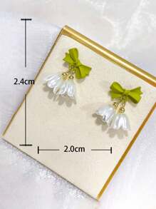 1對綠色蝴蝶結形狀耳釘和白色百合花形耳釘 - 彩色 - 查看 4