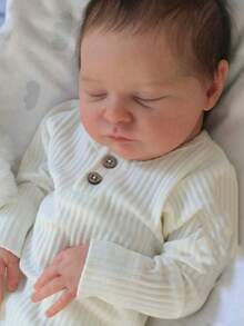 GUESSBELLY 逼真的 50 厘米重生睡娃娃，具有 3D 彩绘皮肤和可见血管，20 英寸柔软硅胶新生女婴圣诞礼物 - 白色 - 查看 6