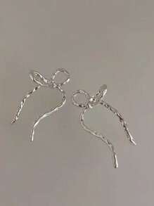 1 对女士不对称形状合金蝴蝶结设计耳环 - 合金蝴蝶結女耳環 - 查看 3