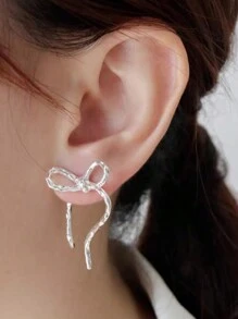 1 对女士不对称形状合金蝴蝶结设计耳环 - 合金蝴蝶結女耳環 - 查看 1