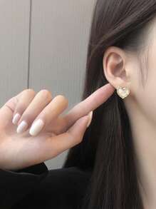 1 对复古优雅小巧猫眼心形耳钉，简约设计耳环配件