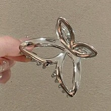 1個女性銀色蝴蝶形合金髮夾,具有清純和纖巧的感覺,這款蝴蝶夾很引人注目,非常適合日常穿戴。 - 銀色 - 查看 7