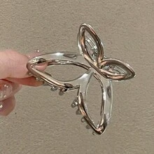 1個女性銀色蝴蝶形合金髮夾,具有清純和纖巧的感覺,這款蝴蝶夾很引人注目,非常適合日常穿戴。 - 銀色 - 查看 1