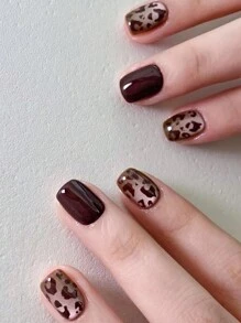 Obtenga 24 Piezas De Juego De Uñas Cortas Y Cuadradas De Moda En Rojo Profundo, Marrón, Estampado De Leopardo, Color Sólido, Rosa Claro Con Brillo, Estilo Simple, Incluye Gelatina Y Lima De Uñas. Adecuado Para Fiestas, Bailes Y Uso Diario Con Una Cobertura Total. - Multicolor - Ver 1