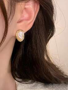 1pair Elegant And Exquisite Copper Ladies' Asymmetrical Oval Faux Pearl French Vintage Style Stud Earrings - Multicolor - View 3