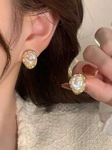 1pair Elegant And Exquisite Copper Ladies' Asymmetrical Oval Faux Pearl French Vintage Style Stud Earrings - Multicolor - View 2