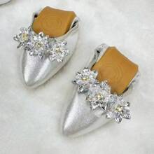 1pair Detachable Acrylic Thread & Diamond Decor Three Flowers Brooch For Shoes - White - View 3