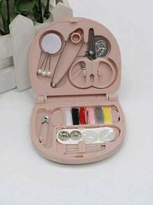 1 juego de minicaja de costura portátil rosa, kit de costura pequeño, herramientas de costura multiusos, plegable, suministros y accesorios de costura DIY para viajeros y reparaciones de ropa de emergencia. Botellas de viaje, kit de viaje, taza de viaje, neceser de viaje, organizador de viaje, accesorios para vacaciones, kit de viaje, regalo para viajes, artículos esenciales de viaje, accesorios de viaje, artículos imprescindibles de viaje, playa, vacaciones, verano, accesorios escolares, artículos de regreso a clases, útiles escolares.