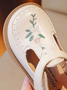 女童公主鞋刺绣平底软底休闲便鞋适合学生和外出，宝宝生日礼物