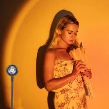 使用我们的迷你创意铝合金 USB 纯色灯来体验灵感夕阳光的魔力。 - 黑色 - 查看 4