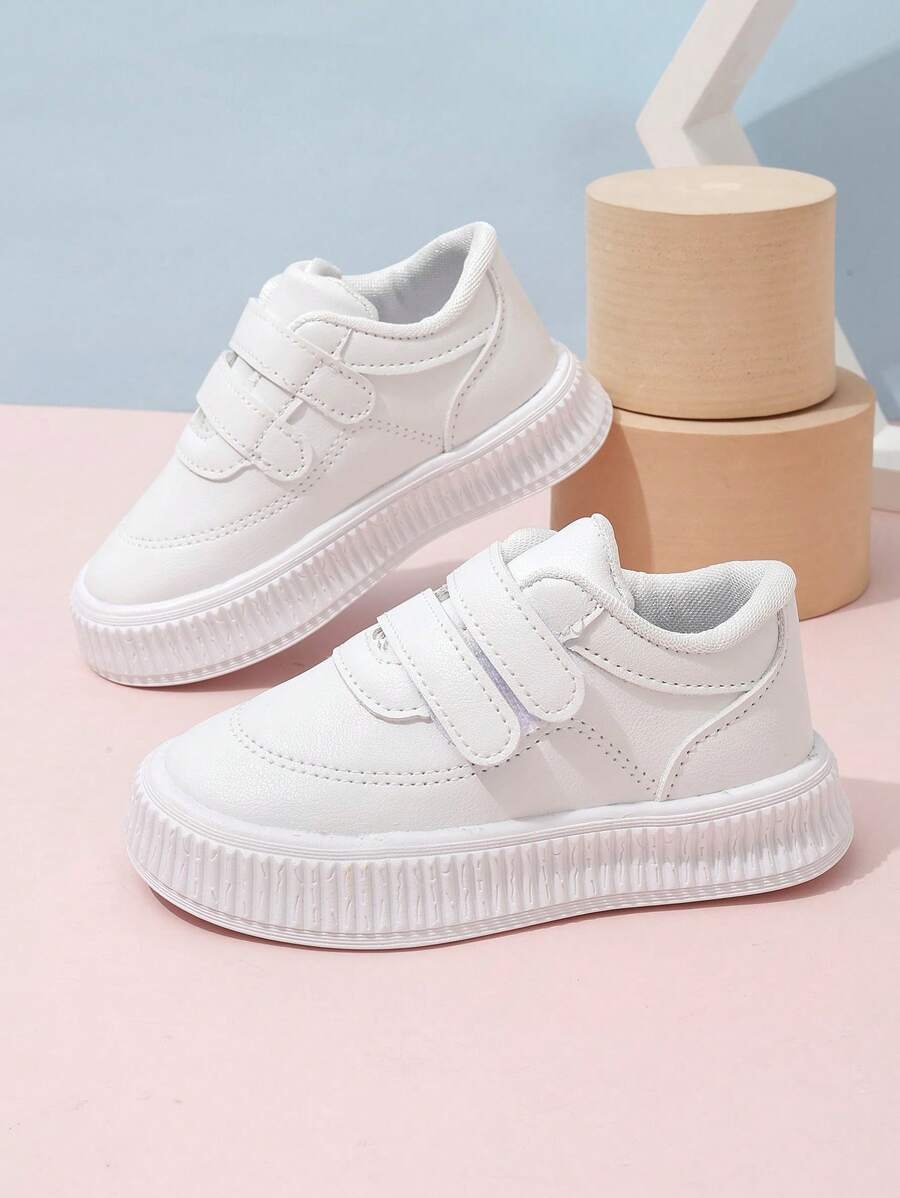 春/秋新款男童和幼兒運動鞋,舒適的平底鞋底,純白色運動鞋,適用於軟和舒適的節日穿著,可愛又百搭的家庭及鄉村運動鞋